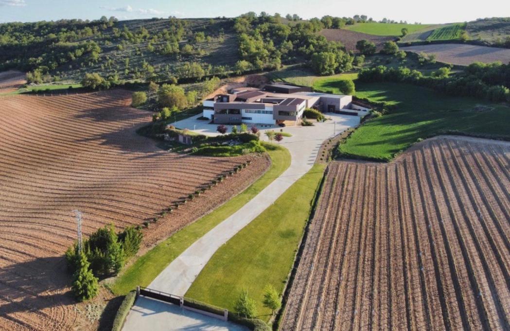 Bodegas Traslascuestas - Grupo Pierola Hotel Valcavado de Roa